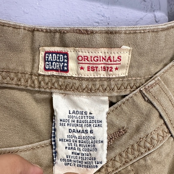 NWOT WOMEN Tan Shorts - Picture 2 of 6